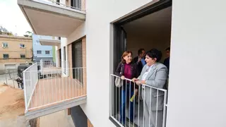 Entregadas las llaves de 38 viviendas de alquiler social en el nuevo edificio de la plaza Alfons Comín de Santa Coloma