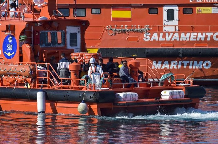 Llegada de inmigrantes al muelle de Arguineguín