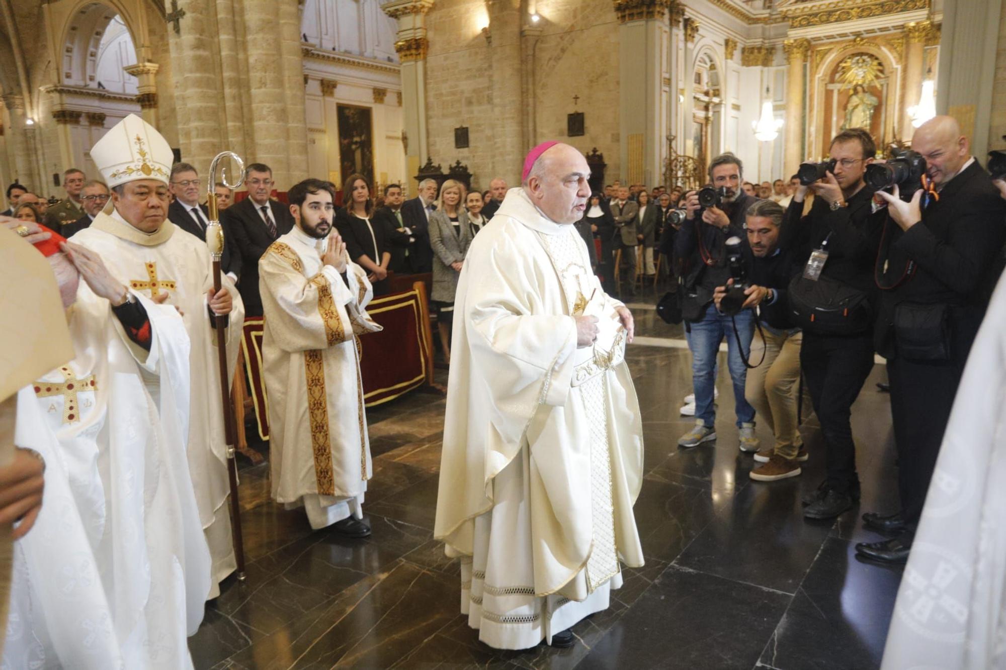 El nuevo arzobispo de València toma posesión en la catedral