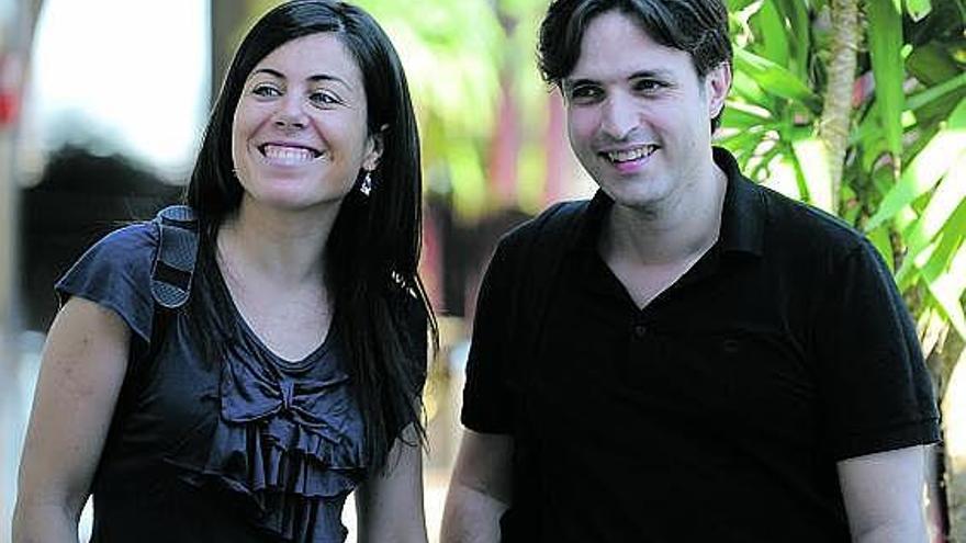 La directora Virginia Martínez y el clarinetista José Franch-Ballester, que abren mañana la temporada de la OSPA. / l. murias