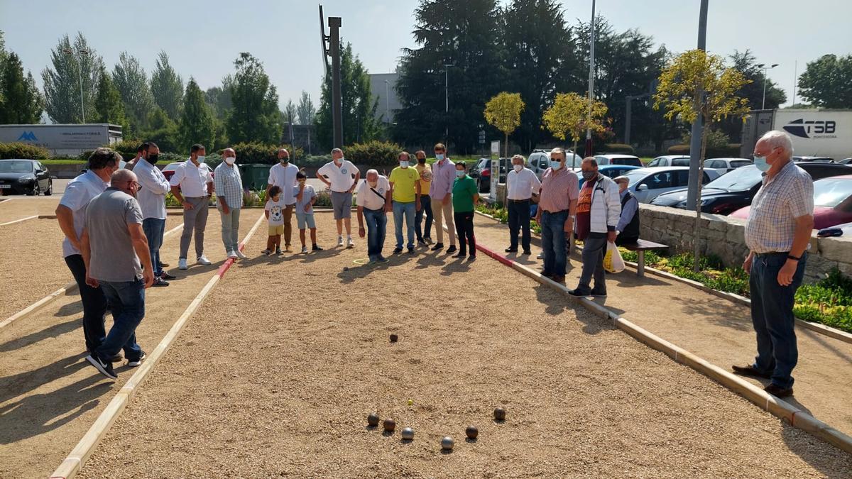 Inauguración de los nuevos campos de petanca en O Burgo