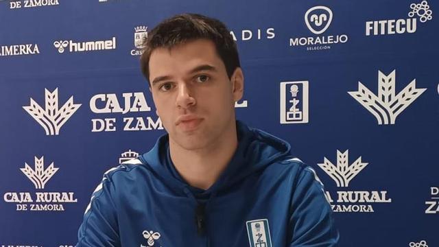 Álvaro Martínez, en una rueda de prensa con el CB Zamora. | C. J. T.