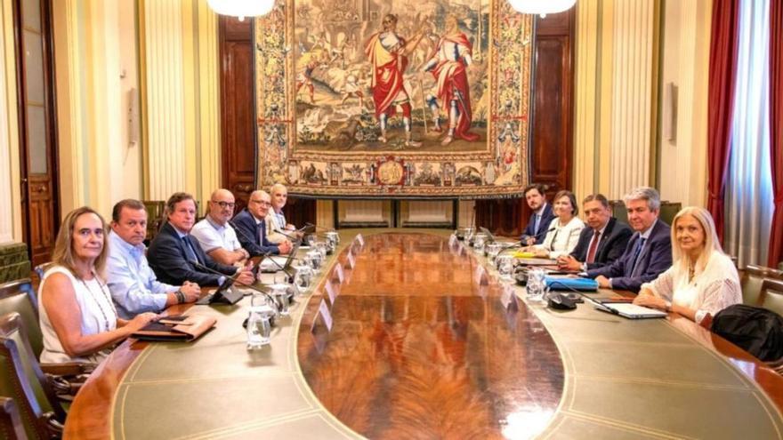 El sector pesquero reclama a Planas «medidas extraordinarias» para hacer frente a la subida del precio del gasóleo