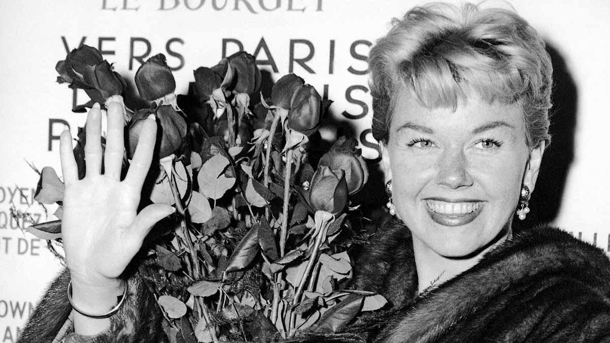 y2matecom---doris day que sera sera xzbkhdpprrc 360p