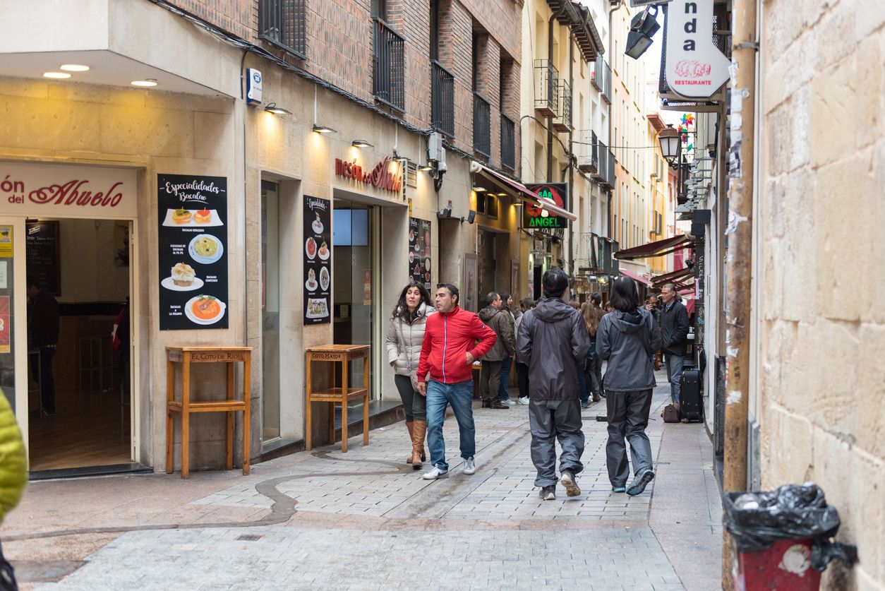 Aquí empieza la famosa calle Laurel