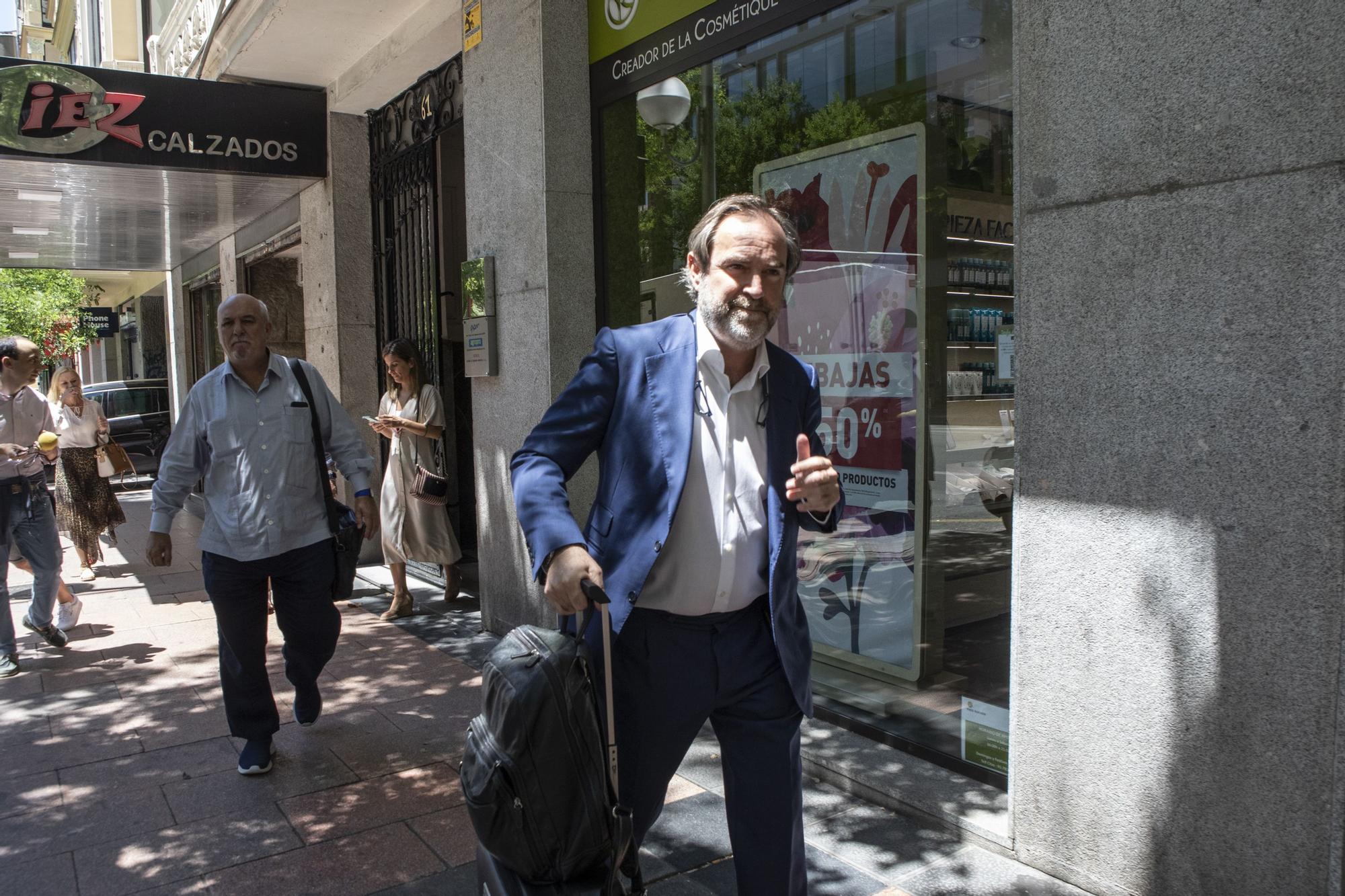 En imágenes: así fue la firma de la venta del Sporting en Madrid