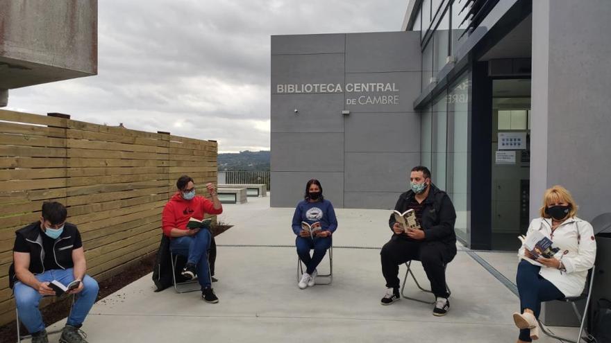 Una tertulia literaria para reclamar libros nuevos para la biblioteca de Cambre