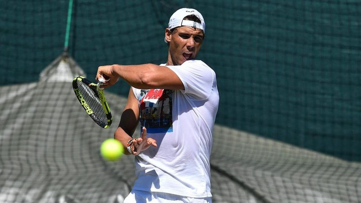 Rafa Nadal entrenando para su debut en Wimbledon