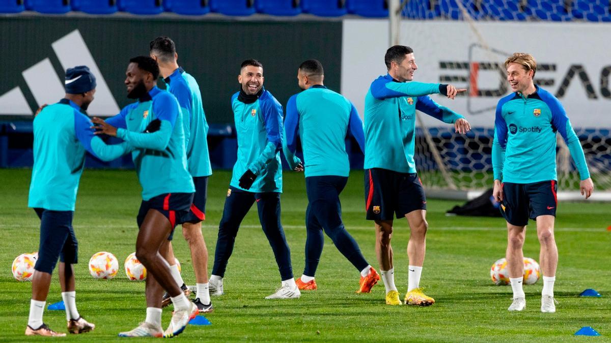 El Barça se ejercita en Riad antes de la semifinal de la Supercopa