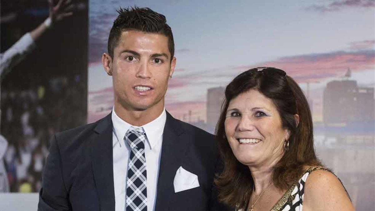Cristiano Ronaldo, junto a su madre en una imagen de archivo