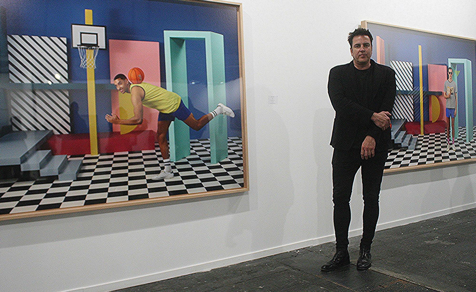 Juan Antonio Horrach-Moyá ante dos cuadros del barcelonés Carles Congost, artista único que la galería mallorquina presenta este año en ARCO.