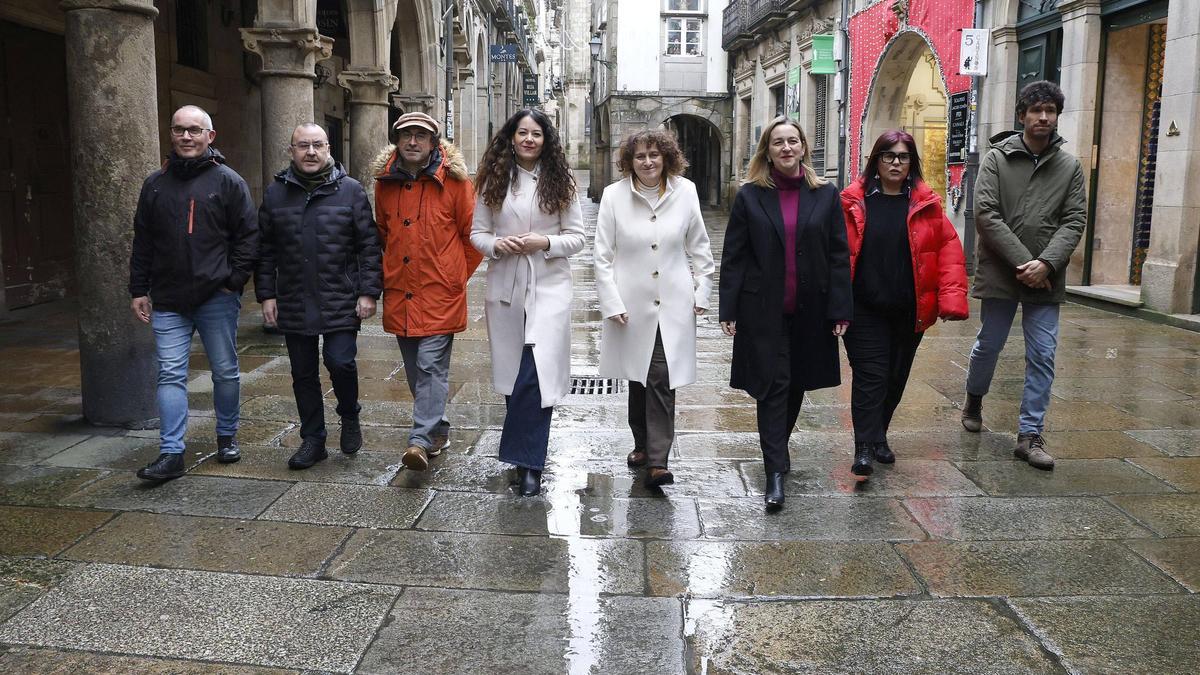 Goretti Sanmartín con su equipo de Gobierno en la rúa del Villar