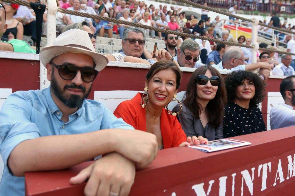 Las imágenes de la tercera corrida de abono de la feria taurina de Málaga en La Malagueta.