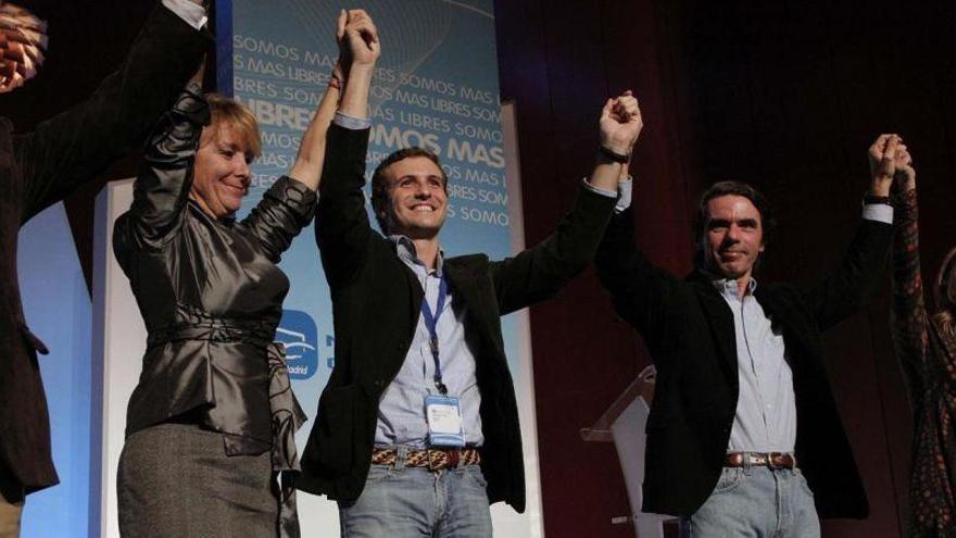 Casado se reúne con Aznar en la sede del PP