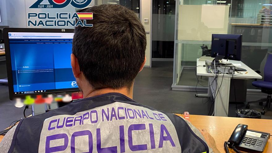 Imagen de archivo de un investigador de la Policía. / INFORMACIÓN