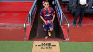 Las imágenes de la presentación oficial de Sergiño Dest en el Camp Nou.