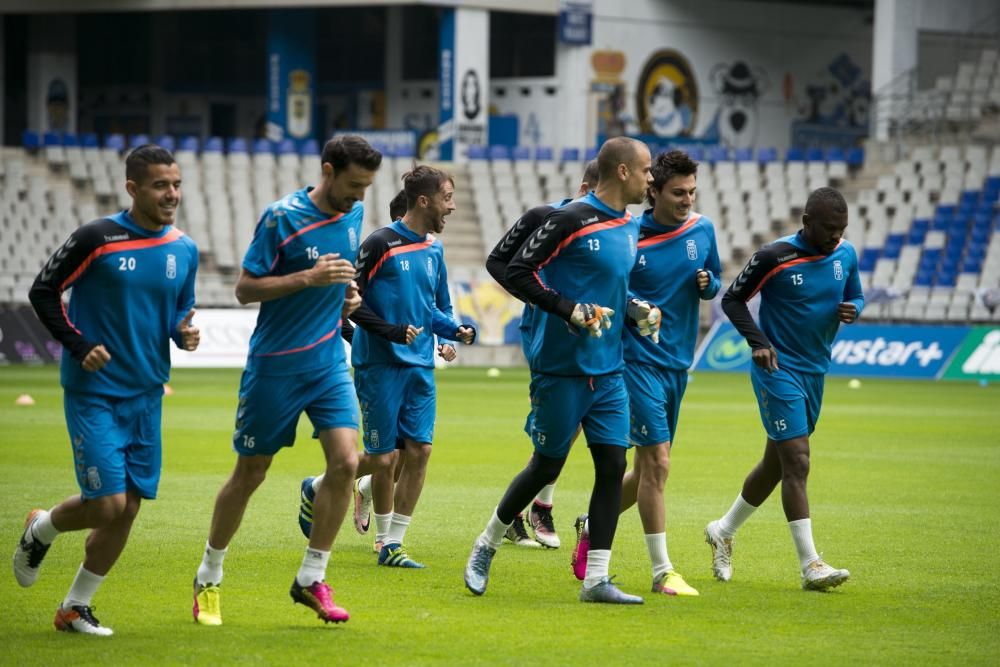 Foto oficial del Real Oviedo y entrenamiento en el Tartiere