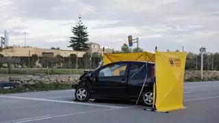 Un hombre mata a una mujer a puñaladas delante de su hija pequeña mientras conducía y sufre un accidente en el Coll d'en Rabassa