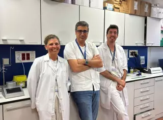 El área de Farmacia del Hospital de Jove monitoriza en remoto la evolución de pacientes: "La comunicación es más efectiva"