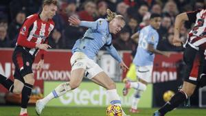 Haaland, durante el partido ante el Brentford.