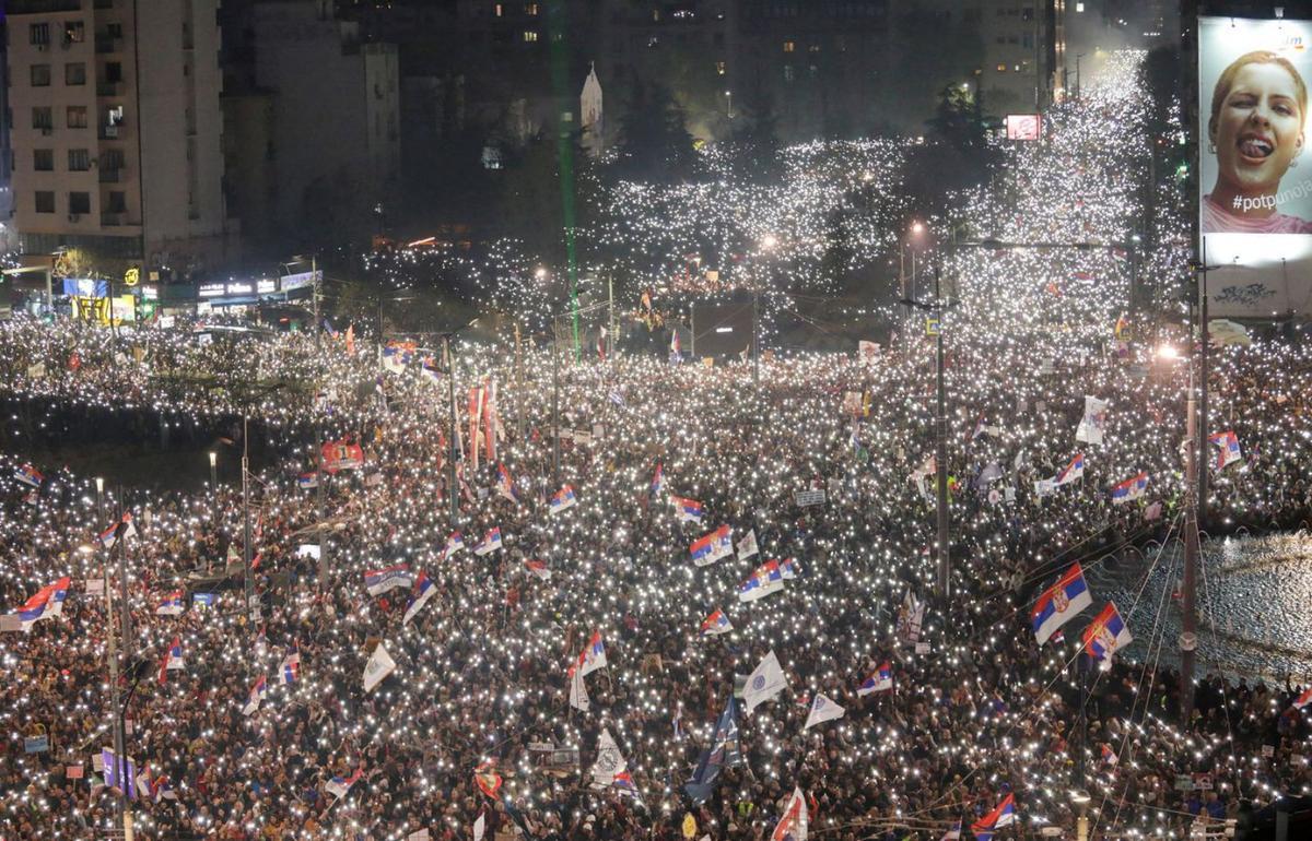 Protesta històrica a Sèrbia contra el seu president Protesta històrica a Sèrbia contra el seu president