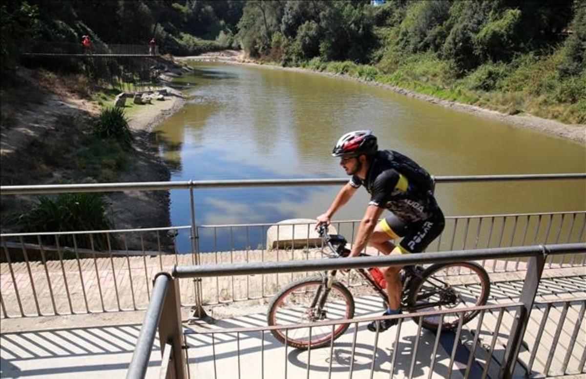 El pantano de Vallvidrera es una de las grandes refrerencias en la ruta por la montaña de Collserola. 