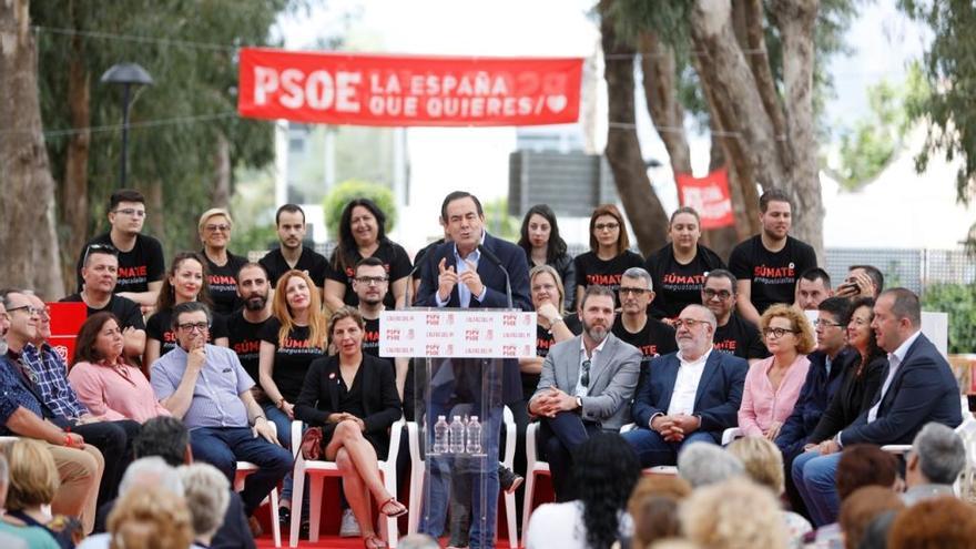 José Bono, en campaña en la Marina Baixa