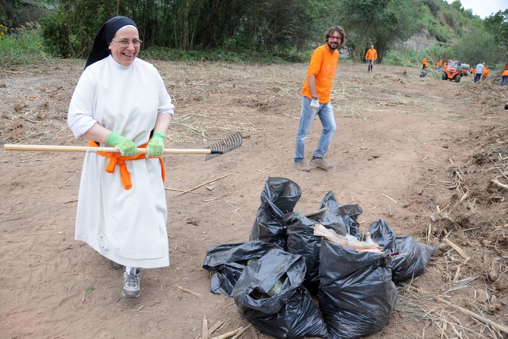 Neteja de la vora del riu Cardener a càrrec dels membres i voluntaris del projecte Invulnerables