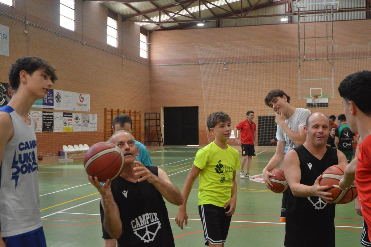 Imagen de uno de los entrenamientos con miembros de la asociación.