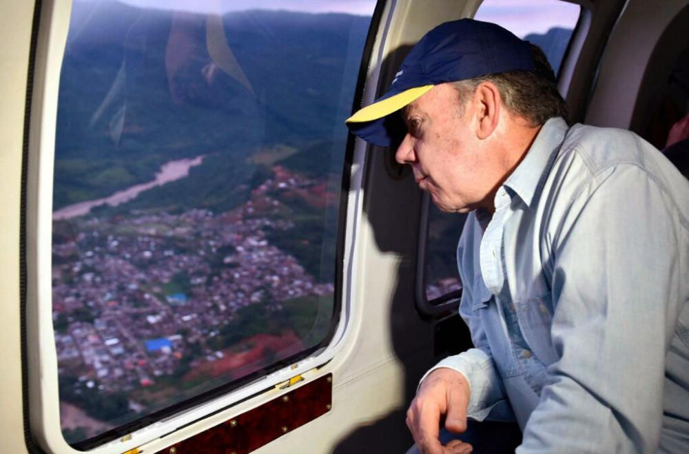 Más de 130 muertos en una avalancha de tierra en Colombia