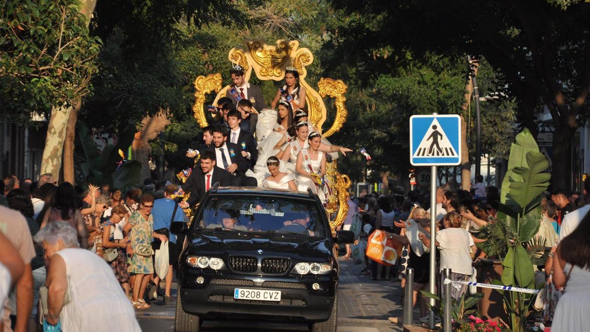 Cabalgata de las Damas de Albal durante las Fiestas Patronales.