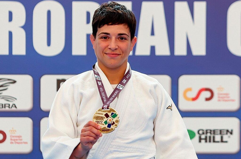 La judoca Julia Figueroa, con la medalla de bronce que consiguió en el Europeo.