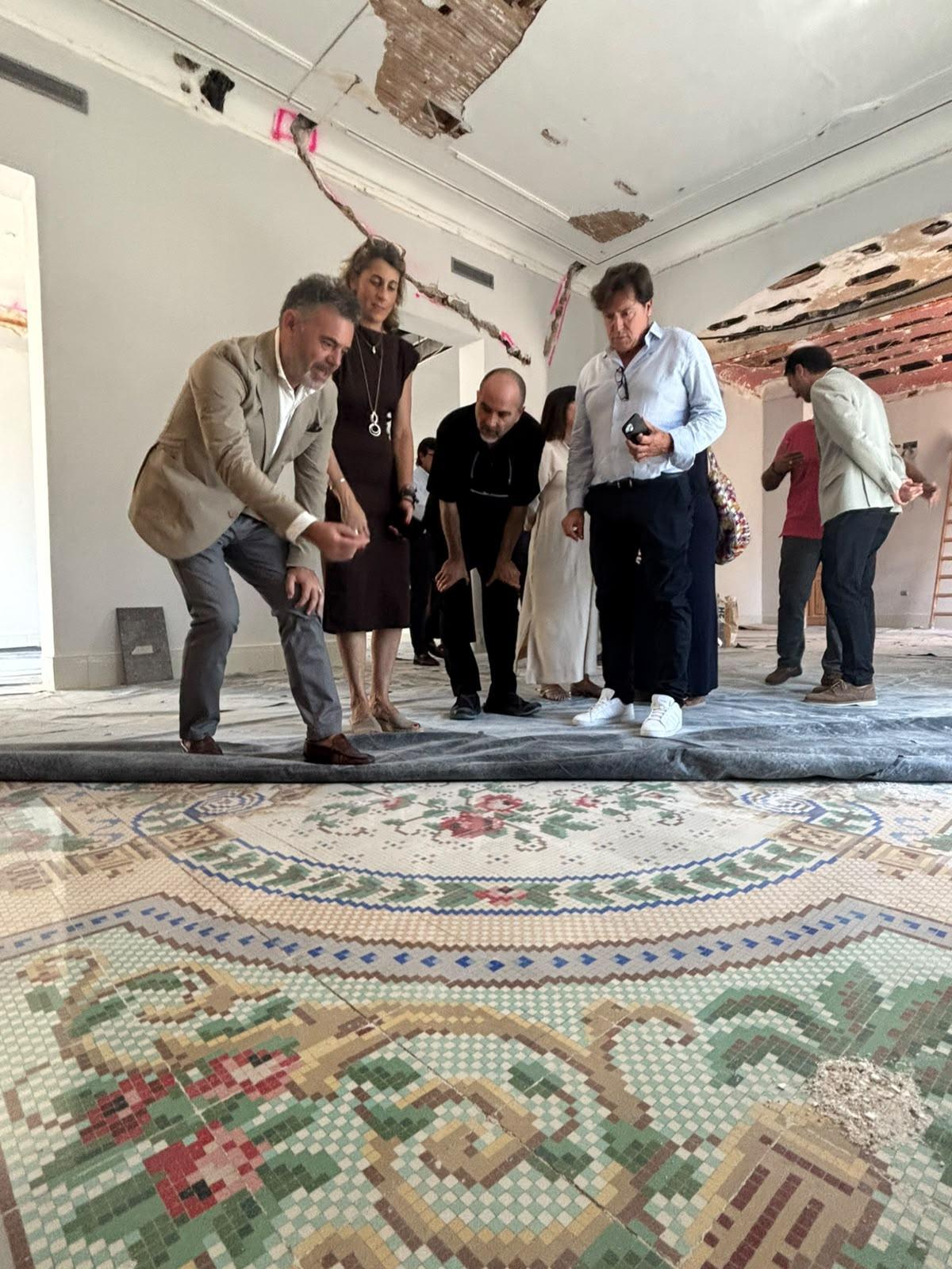 El conseller de Presidencia visito cada sala de la futura Casa Museo del Parc Nou de Crevillent
