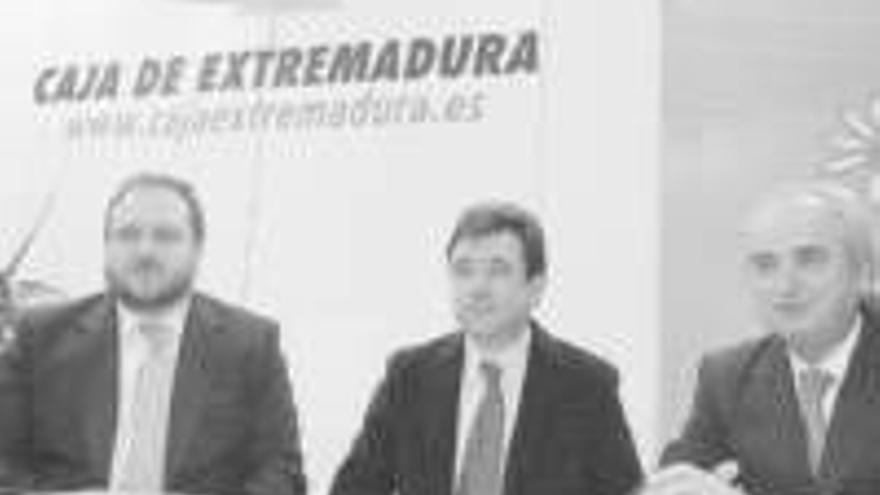 Caja Extremadura acentúa su apoyo al campo regional