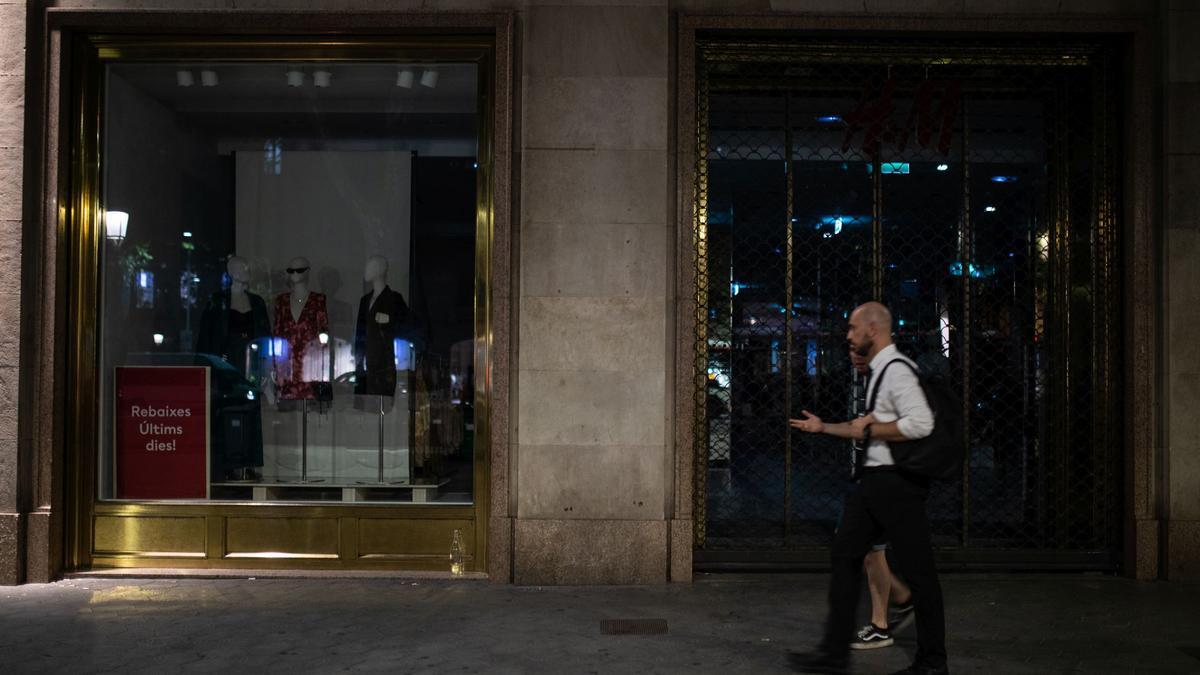 Comerços a 27 graus: Madrid compleix la norma, Barcelona es rosteix