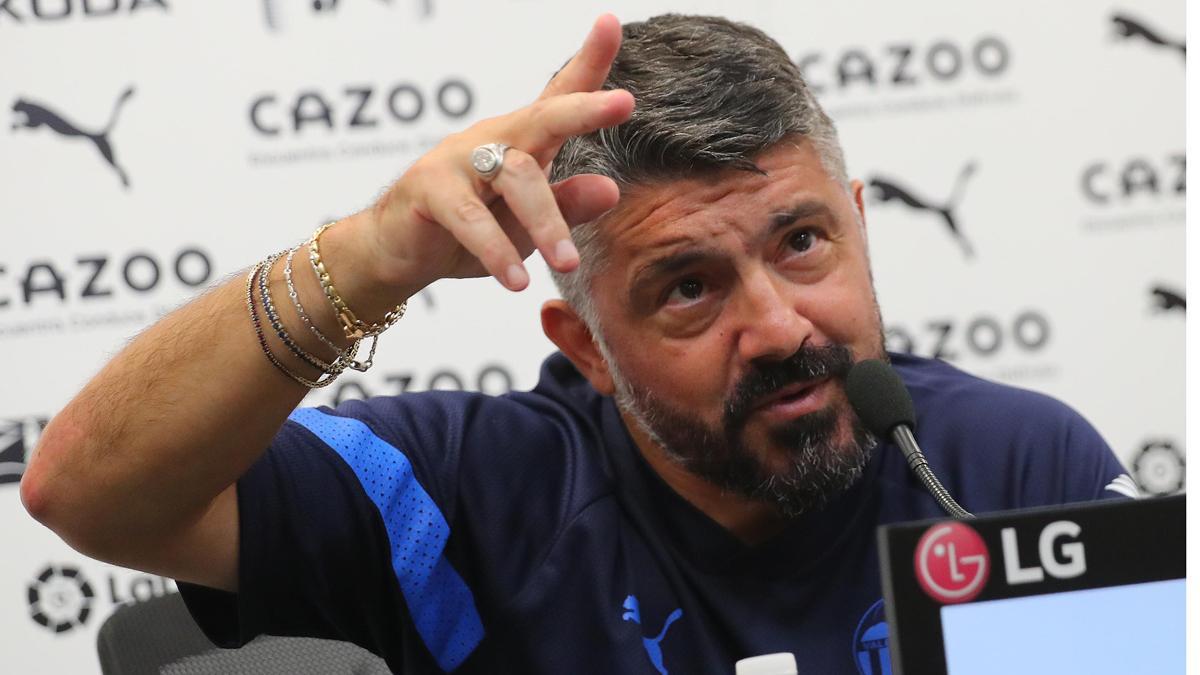 Gattuso, gesticulando durante una rueda de prensa