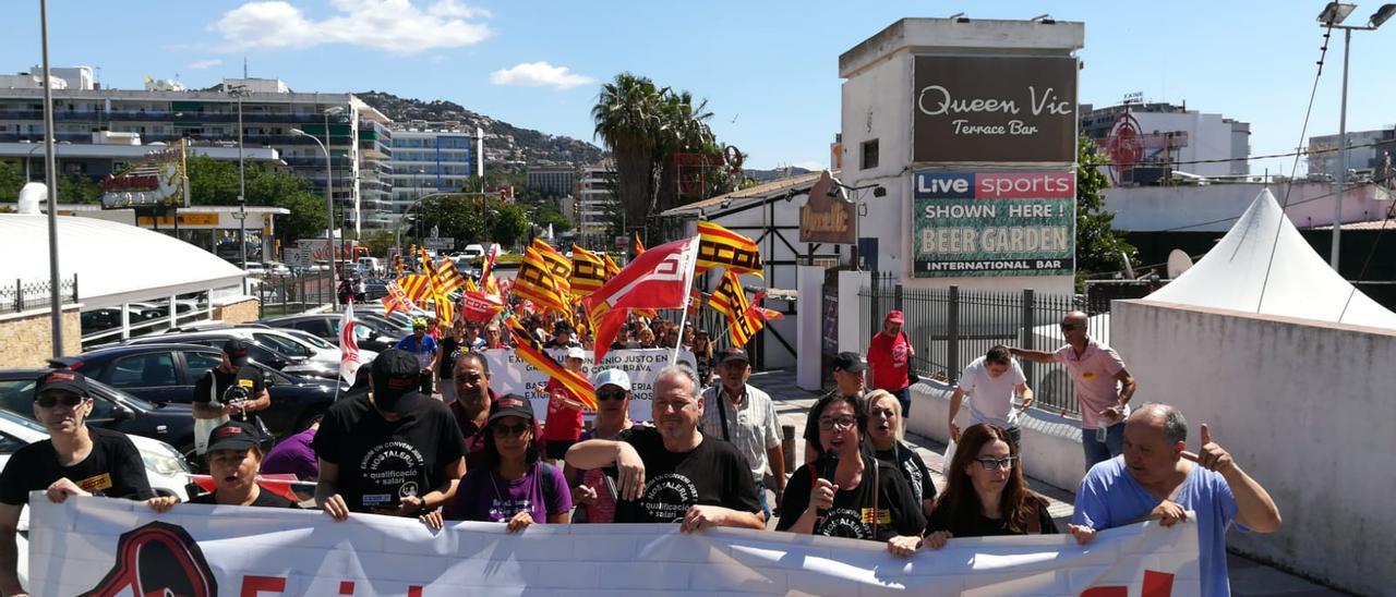 Manifestació aquest estiu a Lloret de Mar per reclamar un nou conveni col·lectiu en 19 sectors de serveis