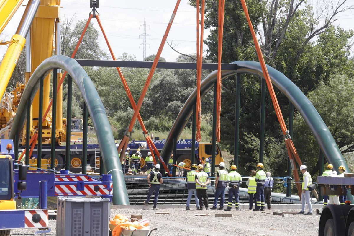 A.J.González Córdoba Obras puente de Alcolea urbanización El Sol colocación del tablero A.J.González Córdoba Obras puente de Alcolea urbanización El Sol colocación del tablero