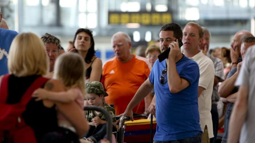 La aerolínea debe informar de la cancelación de forma fehaciente.