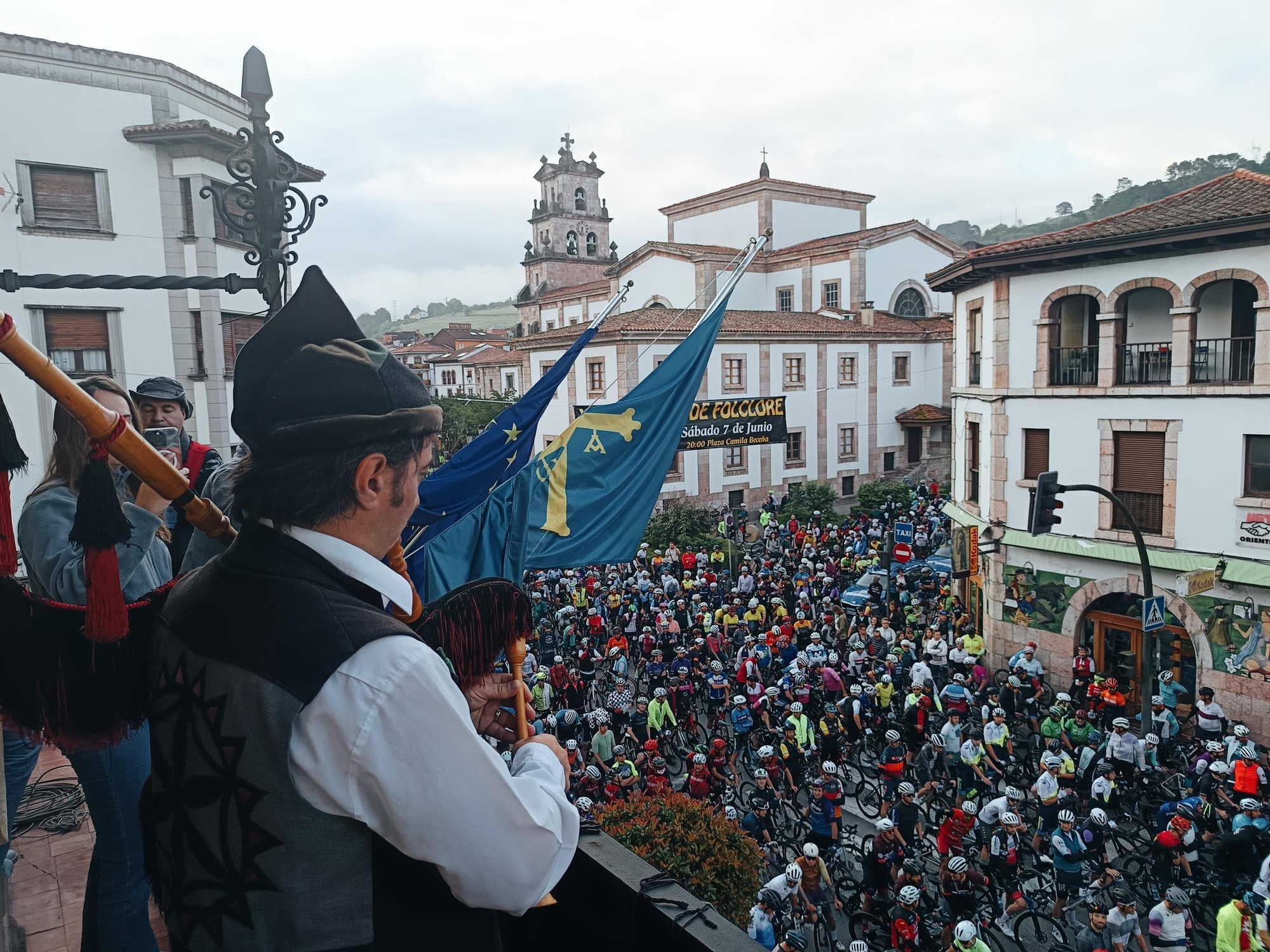 Arranca la Clásica Cicloturista "Lagos de Covadonga"