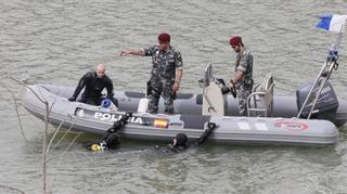 Los buzos de la Policía buscan de nuevo el cuerpo de Marta del Castillo en la dársena del Guadalquivir