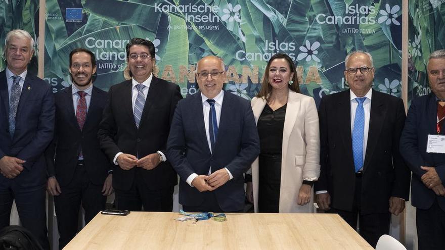 Los presidentes de los cabildos reunidos en Fitur 2023.