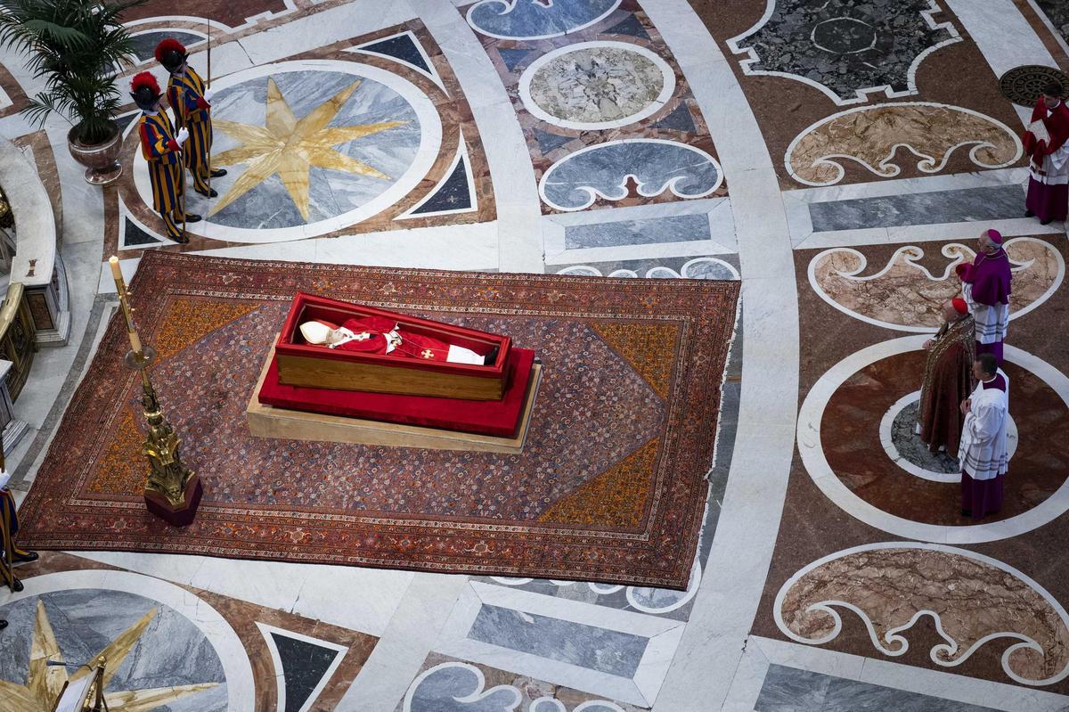 Abril: Muerte del Papa Francisco