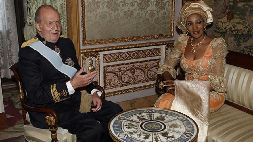 El rey, con la nueva embajadora de Nigeria, el pasado día 9.