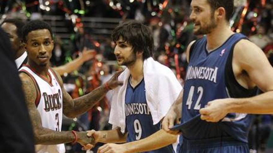 Brandon Jennings le gana el duelo a Ricky Rubio