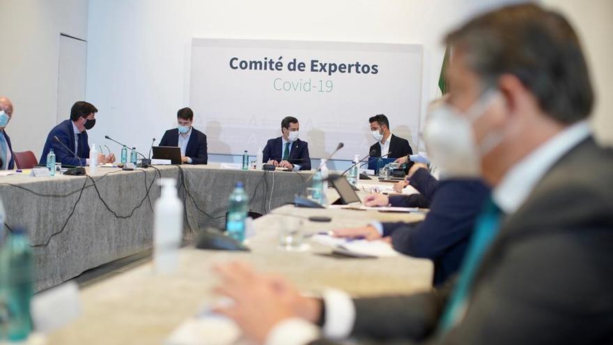 Reunión del comité de expertos de Andalucía, presidida por Juanma Moreno.
