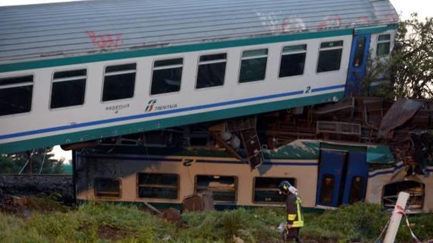 Itàlia Almenys 2 morts i 20 ferits en un xoc entre un tren i un camió