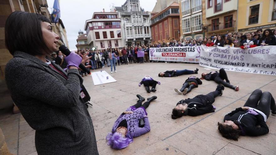 Concentración en el Ayuntamiento de Oviedo para reclamar financiación para el Pacto de Gobierno contra la Violencia de Género