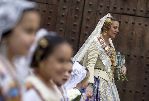 PRIMERA JORNADA DE LA OFRENDA A LA VIRGEN DE LOS DESAMPARADOS