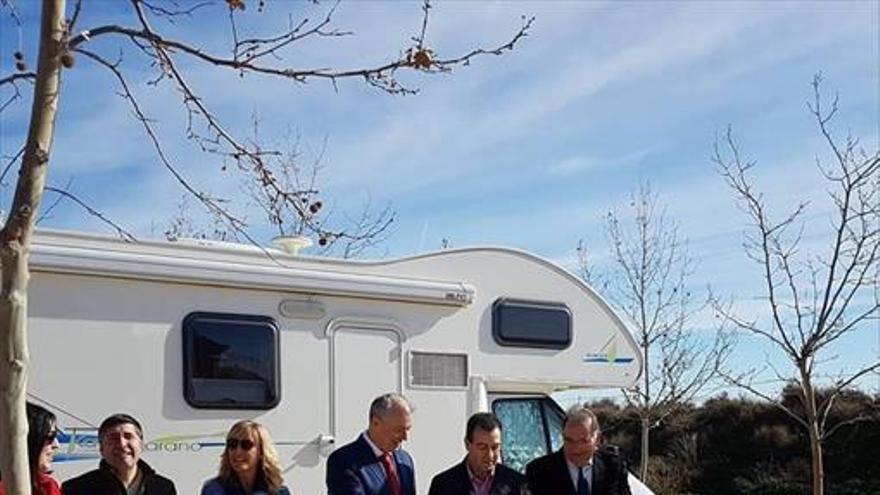 Belchite inaugura una zona de párquing para autocaravanas